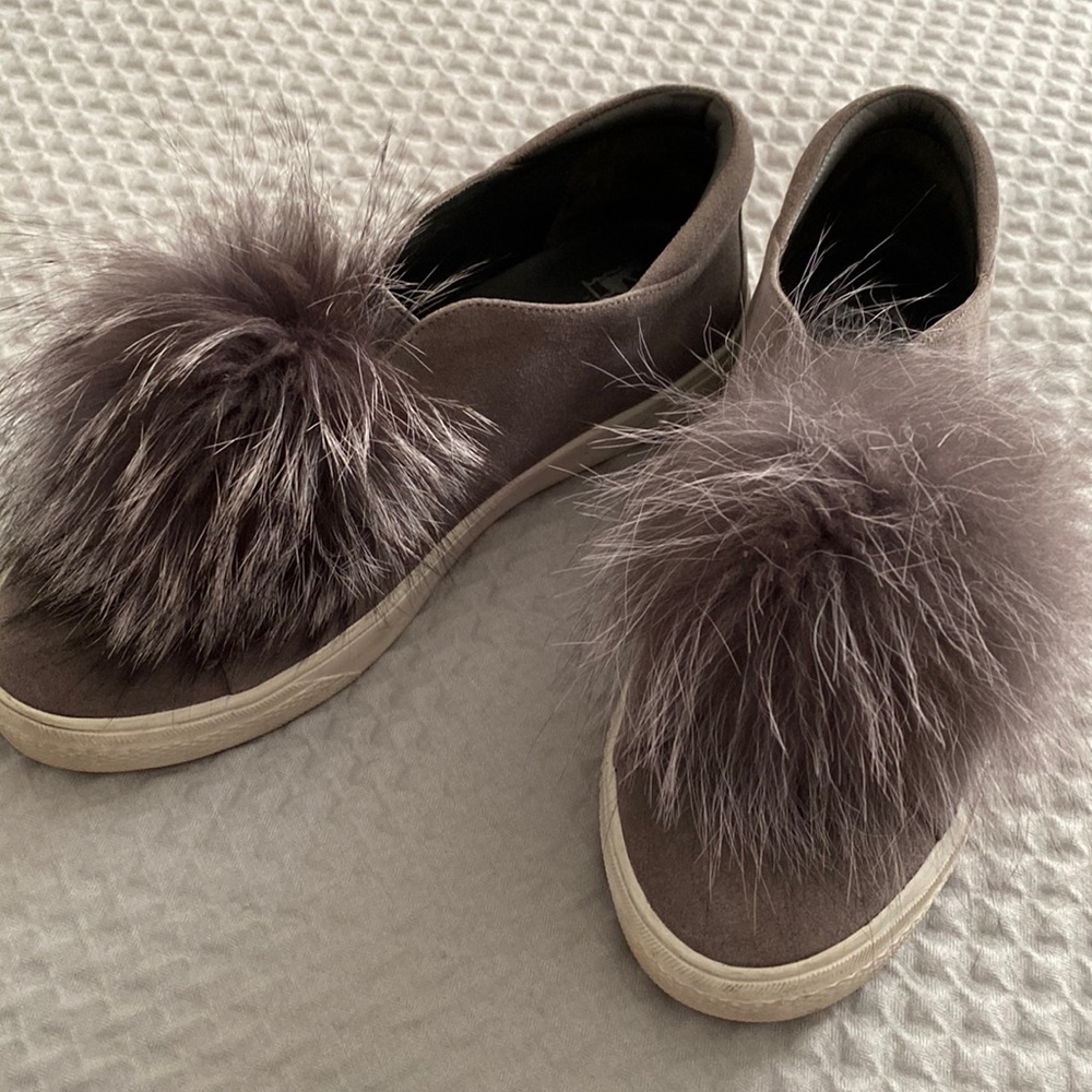 Womens Delman size 8 slip on sneaker with real fur Pom Pom detail